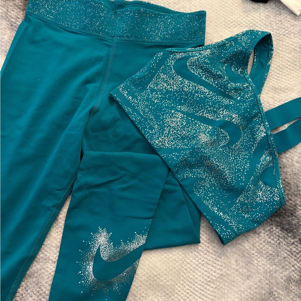 Nike Women’s Teal Leggings and Top Set